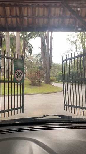 Casa do Tubarão: Mansão com Cinema e Aquário Surpreendente