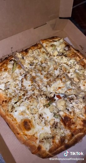Coal fired cauliflower pizza 🧀 #acfp #yum #delisciousfood #grandmarecipes