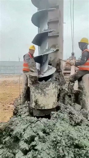 How Workers Handle Pile Foundation Mud?