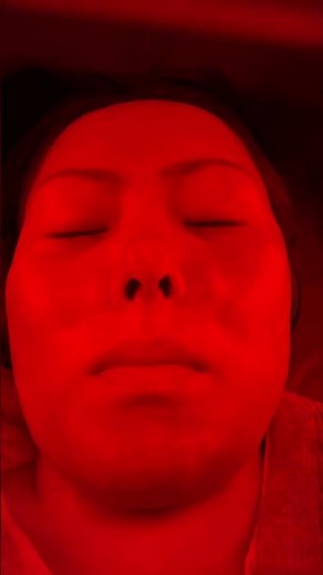 Revitalize your skincare routine with Megelin revolutionary Red Light Therapy Device! 🌟