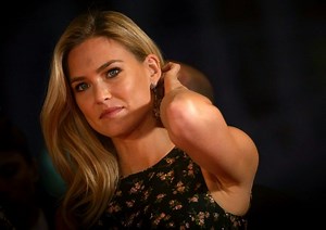 Israeli model Bar Refaeli sentenced to community service, mother jailed in tax evasion case - i24NEWS