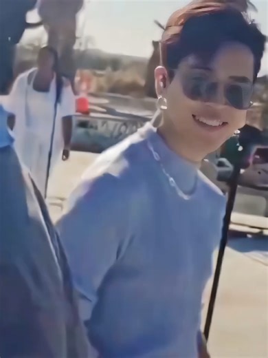 someone who really love him wont give antis drag material just because they cant stop micro analysing things so dont give