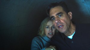 Une première bande annonce pour The Watcher, la nouvelle série de Ryan Murphy (American Horror Story) avec Naomi Watts et Bobby Cannavale qui sera disponible le 13 octobre sur Netflix. | popcorns