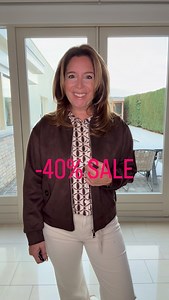 🔥…dit wil je nu zien. Onze SALE loopt en veel items scoor je nu voor -40% of €15,- Weg = weg, aanvullen doen we niet. Shop snel: www.dameskleding-webshop.nl #sale #dameskleding #opisop #40procentkorting #kenzamoda | Dameskleding Webshop