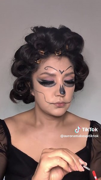 Tutorial de Maquillaje Glamoroso de Catrina Pinup para el Día de Muertos