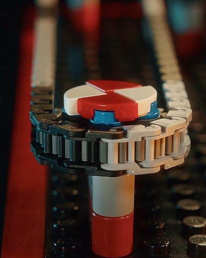 LEGO Gears & Chain Art in Motion