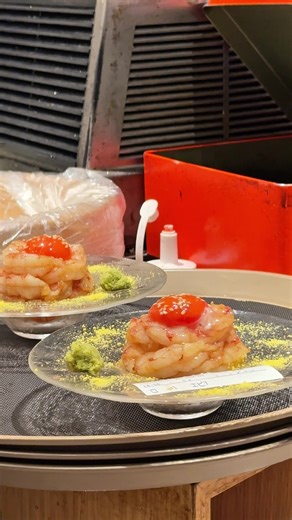 (Sushi Sakaba Sashisu) เป็นร้านซูชิสไตล์อิซากายะยอดนิยมในโอซาก้าที่ขึ้นชื่อเรื่องความสดใหม่ รสชาติอร่อย และราคาคุ้มค่า #osaka