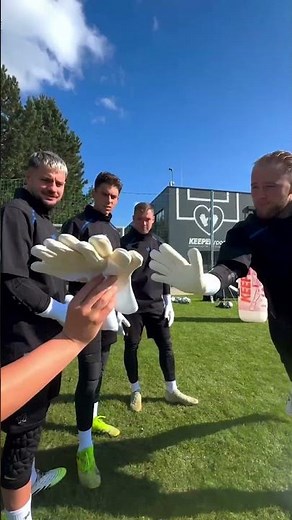 The strongest Goalkeeper Gloves Grip ever?! 🤍 #keepersport #goalkeeper #keeper #gloves #