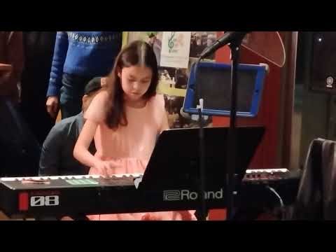 Heidi plays piano at the Annex Session