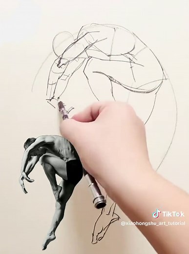 ฅ≽(•⩊ •マ≼ amazing figure drawing practice. anatomy tutorial for artists from RedNote ~ save and practice . follow for more art lessons and art ideas 💡 . . . credit: id1509958245 . . #arttutorials #xiaohongshuart #artlesson #animeart #animearttutorial