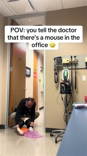 Telling the doctor there's a mouse in the office 🏥 #officehumor #clinic #prank