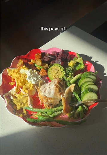 🙂‍↕️🙂‍↕️ you can’t expect peak output without proper input. & not just physically, mentally too. i alr started eating lol but not even exaggerating this was so fucking delicious. healthy does not have to mean unenjoyable. i crave this everyday 😩 #fyp #wholefoods #healthiswealth #healthymeals #whatieatinaday