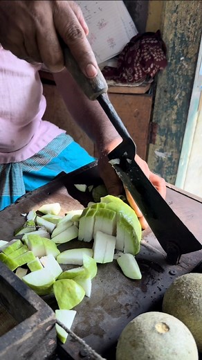 Amazing green Guava c'utting m'aster.😱 #viral #foryou | Mamun Art