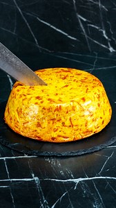 653K views · 10K reactions | Tout le monde cherche cette recette ! Simple et délicieux Ingredientes oeufs: 4 pc sel: 2 g origan: 2 g lait: 100 ml farine: 100 g fromage à pâte pressée: 100 g pommes de terre: 3 pc huile: 20 ml oignon rouge: 1 pc blanc de poulet: 1 pc poivron rouge: 1 pc champignons: 150 g courgettes: 1 pc sel: 5 g sel: 2 g poivre noir: 1 g ail en poudre: 2 g huile: 10 ml crème sure: 150 g miel: 20 g ail: 10 g La sauce ketchup: 20 g | Savoureux.tv | Facebook