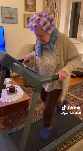 she can move when she wants too #fastgranny #trending #funnygranny #fyp #funnyvideo