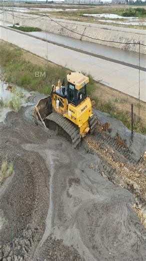 Master Dozer Operator Navigating EXTREME TERRAIN! #bollduzer #excavator #25ton