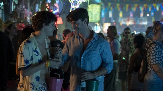 ‘The White Lotus’ Fans React to That Incest Kiss | THR News Video