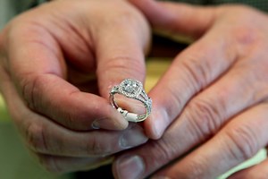 Who gets to keep an engagement ring if wedding is called off? Here's what Mass. court says
