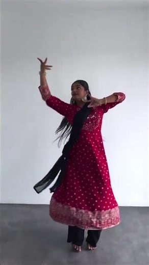 Hooking into Macarena feels 💃🏽✨#Macarena #trending #moonwalk #arrahman #prabhudeva