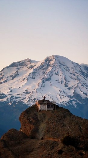 7.2K views · 169 reactions | a summer night in Mt Rainier  . . . . #mtrainier #mtrainiernationalpark #firelookout #pnw #washingtonstate #dronevideo #seattle #beautifuldestinations #adventuretravel | Naty Explora | Facebook