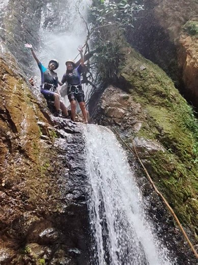 CANYONING Garganta cajones Este lugar es la palestra Regalate un momento como este... Conectarte con la naturaleza. Próxima salida CARNAVALES #canyoning #barranquismo #turismo #caranavi_bolivia🇧🇴 #paratiiiiiiiiiiiiiiiiiiiiiiiiiiiiiii