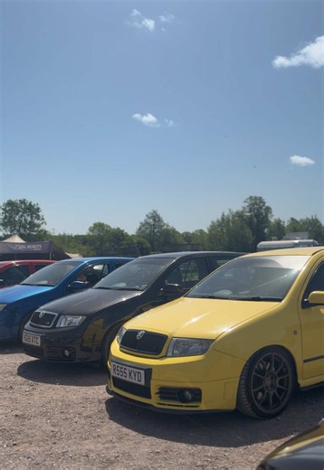Black and yellow car livery on Škoda Fabia