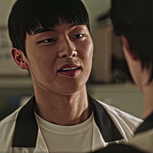 Suho entry is crazy 🔥