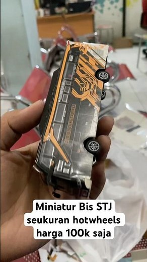 Miniature bus the size of a Hot Wheels, price only 100k