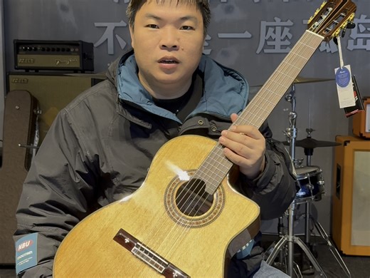 阿班娜热销型号LC600给广西大哥挑一把#吉他 #推荐吉他 #古典吉他 #古典吉他独奏 #阿班娜跨界吉他