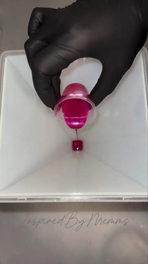 Artists Universum 🖌️ on Instagram: "Renowned for her exquisite resin pyramids, this artist seamlessly integrates personal photographs into her designs, encapsulating treasured memories within clear, layered resin. Her attention to detail elevates these creations into one-of-a-kind keepsakes that beautifully merge creativity with emotional significance. Artist: @inspiredbymemms #art #creative #satisfying"