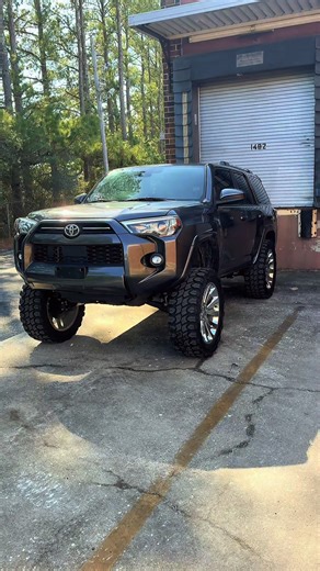 “Bitch i’m in the trap”👏#leanrig #4runner #squattedtrucks🤢 | Squatted Truck
