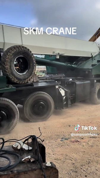 Exploring the Features of SKM 50-Ton Crane