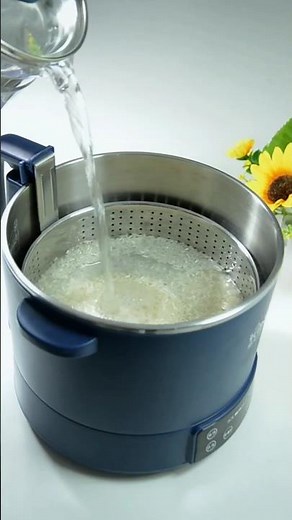 This rice cooker separates rice from water, which reduces the starch content of the rice #ricecooker