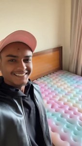 Soft JELLY BED! 🌚 #softbed #viralreels #trendingreels #stressrelief #thakaan #coolgadgets #india #unique #bedroomgoals #futuretech | Sanki ki trick