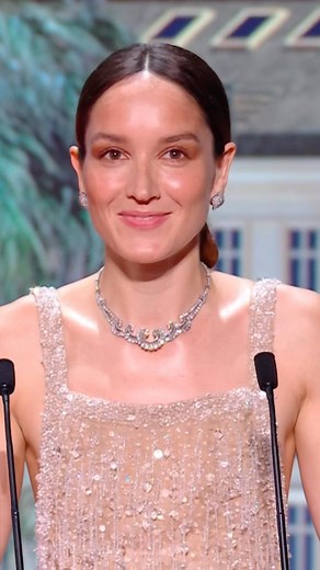 Pickx | Anaïs Demoustier se précipite pour déjà donner la Palme d’Or … 😂🤭 #AnaïsDemoustier #Camerador #Cannes2023 #Cannes #FestivaldeCannes | Instagram