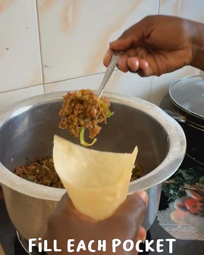 Ready to level up your samoosa game? Watch how we make crispy, flavorful samoosas with Sossi mince—perfect for sharing with family and friends! 🇰🇪✨ Sikiza vizuri, this is a recipe you won’t want to miss!​ #Sossi #TasteTheGoodness | Sossi Soya