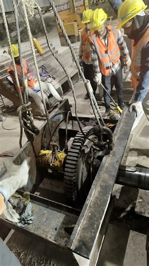 Crusher jackshaft Coupling removal using Mechanical puller using hydraulic jack of 100 T.