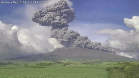 Mt. Kanlaon eruption captured in timelapse footage in Negros Occidental, Philippines