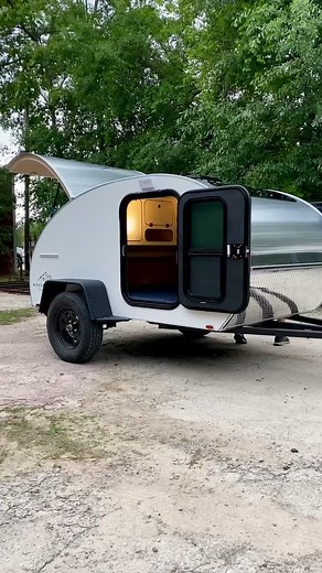 We love a vaga tour! Every inch counts in teardrops #teardrop #teardroptrailer #diycamper #campinghacks #overlanding