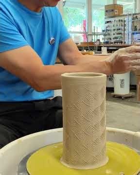 897-2. Stretching out the roller texture cylinder slowly and evenly