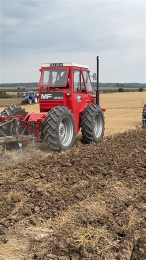 Working Wednesday - The ground is rock hard and the Nuffield struggles but watch the Massey Fergy 1200 pul six furrows. #agriculture #tractor #machinery #ploughing | Kenny Wharton Photography