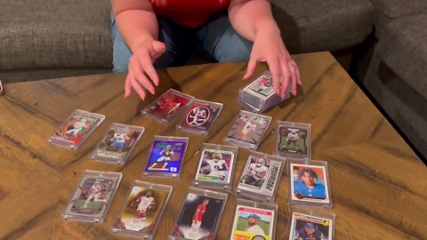 128ct Magnetic Card Holders, 35pt One Touch Card Holder, U-V Protection Hard Plastic Case for Trading Cards, Display Case for Sports, Baseball, Football, Game Cards