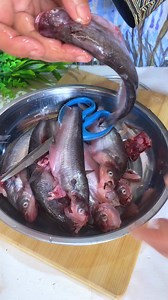 Easy way of cleaning fish 🥰 #tasty #foodiegram #short #Easy #virals #FoodBlogger #trendingreels #reelstrending | SALT- Cooking & Baking