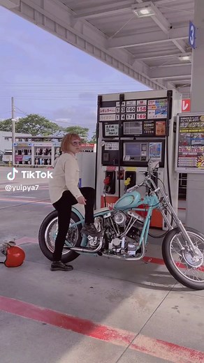 Harley Davidson Chopper Girls in Japan | Custom Bike Touring