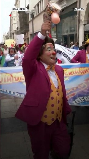 Clowns Parade Through Lima for Peruvian Clown Day Celebration | Subscribe to Firstpost | N18G