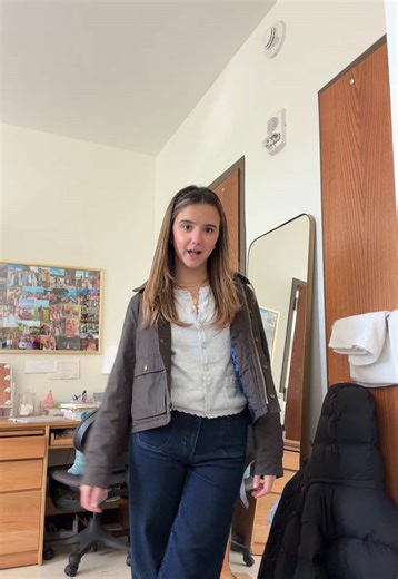 Back to Georgia’s desk as my background again 😝😝😝 | georgia