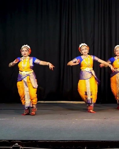 Kuchipudi Pushpanjali | Devotion in Every Step 🌺