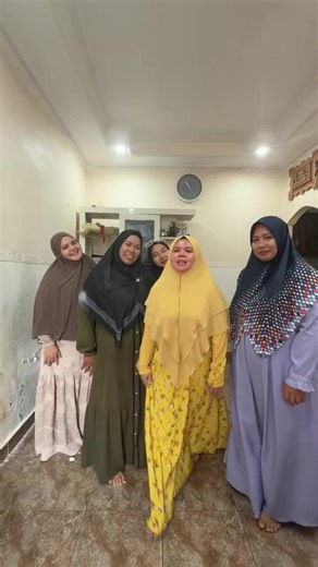 Ramadhan Day 14 Walau wajah memerah karena hafalan Walau masih terbata-bata Walau sudah orang tua Pantang bubar sebelum tuntas Dari kami kelompok tahsin RQ bintang timur Sentani🥰 #tahsin #tilawahquran #ramadhankareem #rumahquran