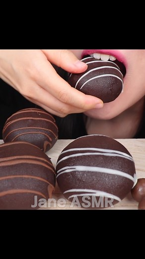 Jane ASMR 제인 on Instagram: "#asmr #eating #fyp #igfood #instafood #yummy"