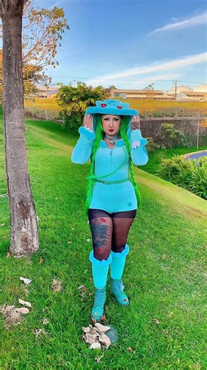 Bulbasaur energy, main character mode for @animacon.cr 🌱✨ Who should be my next Pokémon Cosplay? 👀 Costume & Wig by @mobbunny.official @miccostumes #mobbunny #miccostumespartner #miccostumes | YaZ Alternative Model